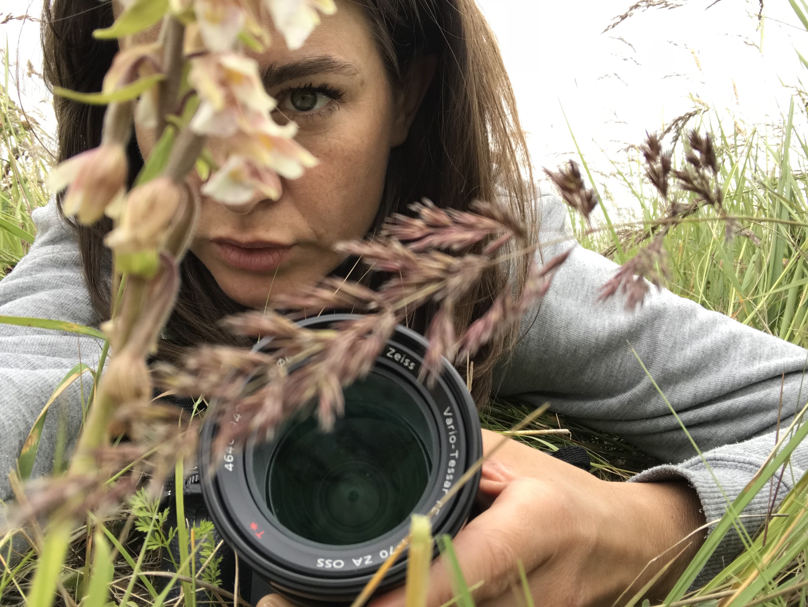 Merel Westrik met fotocamera