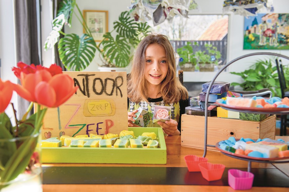 Liz Keller met haar zeep