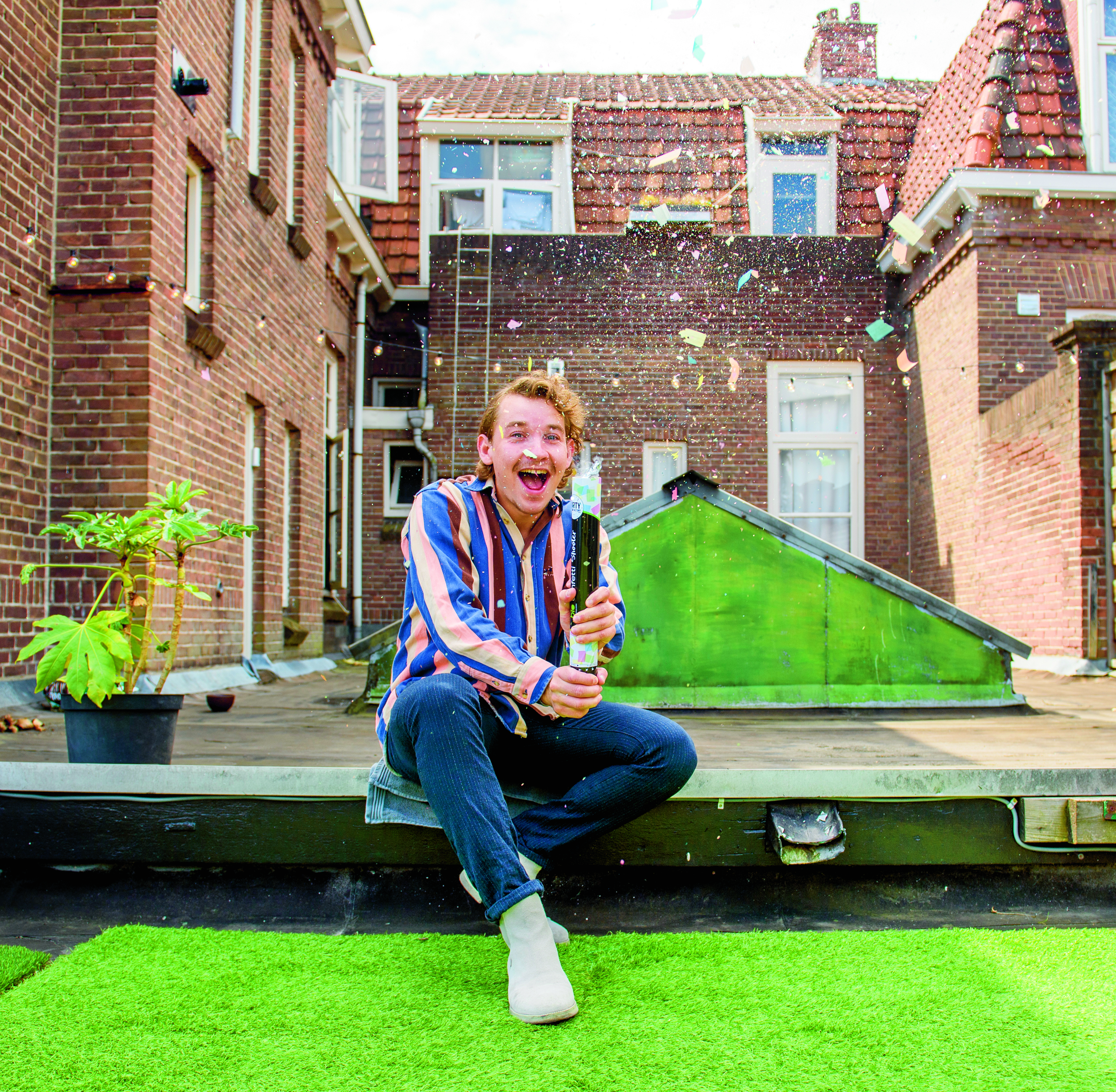 Sebastiaan opent confettie