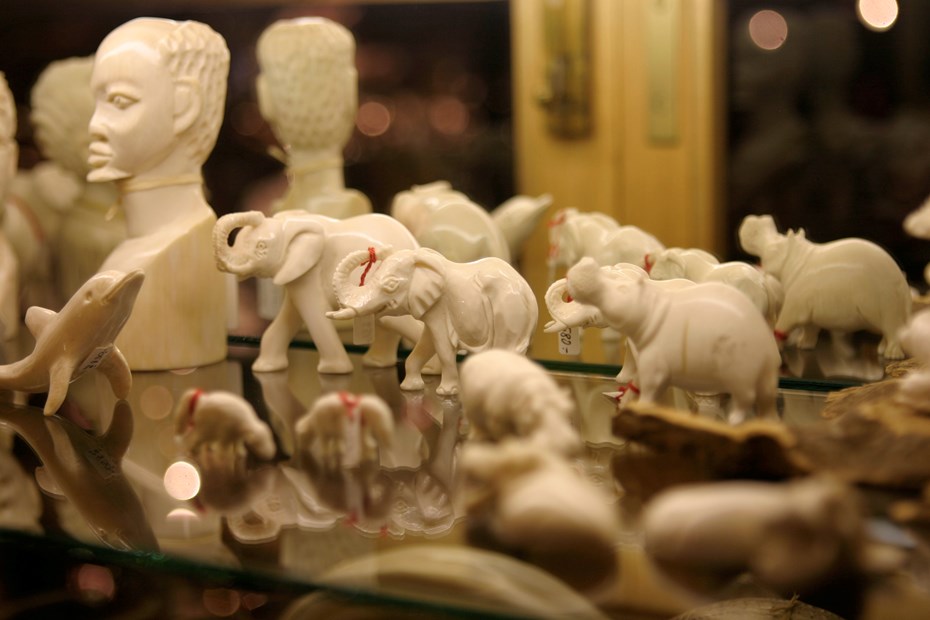 ivoren beeldjes souveniers